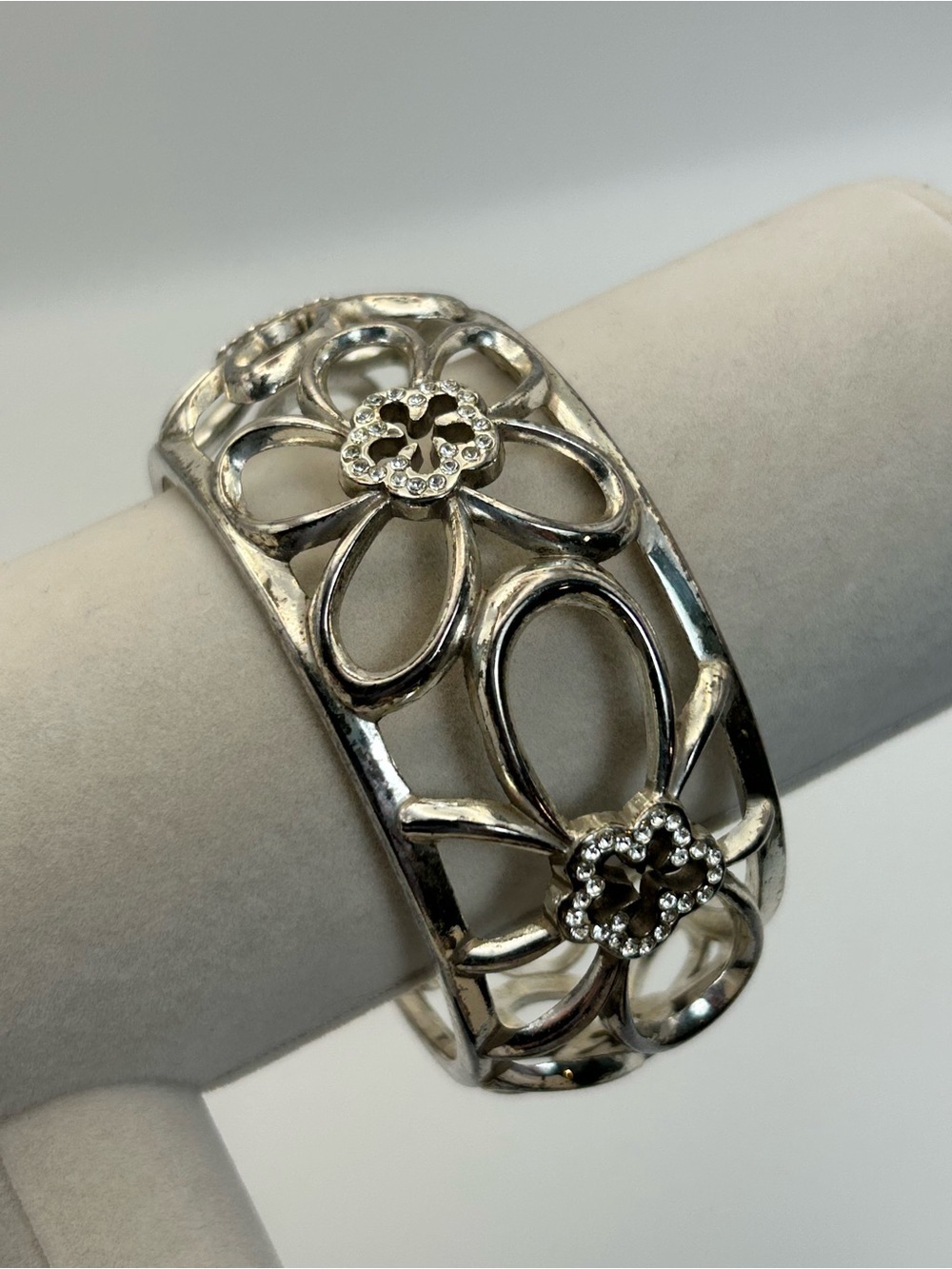 Brighton Infinity Flower Bangle Bracelet Silver Plated Clear Crystals Chunky - Picture 4 of 11